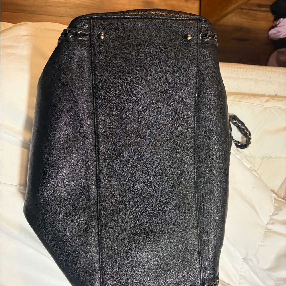 CHANEL Black Leather Shoulder Bag - Picture 13 of 13